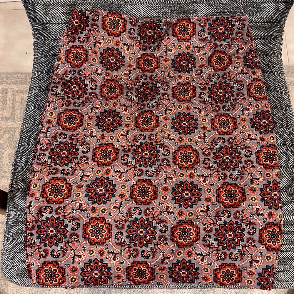 Loft Medallion Pencil Skirt- size 6